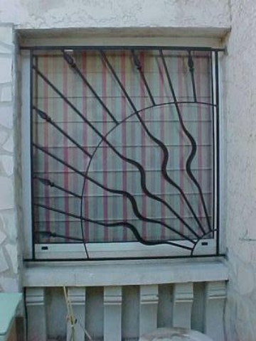 Grille de fenêtre avec modèle original Cabriès