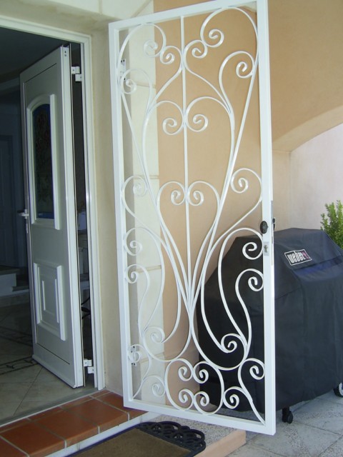 grille de sécurité pour porte d'entrée aix en provence détail ferronnerie